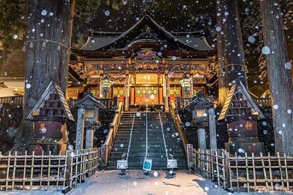 雪が舞う三峯神社　神秘的で美しい、４枚の写真がこちらです