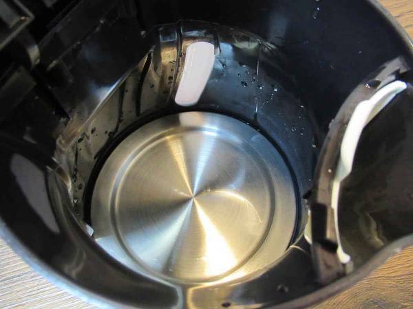 こんなにゴッソリ！？電気ポットの汚れが簡単に取れる方法とは