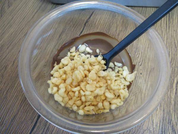 材料費１５０円！？バレンタインの手作りにぴったり チョコレートクランチの作り方とは