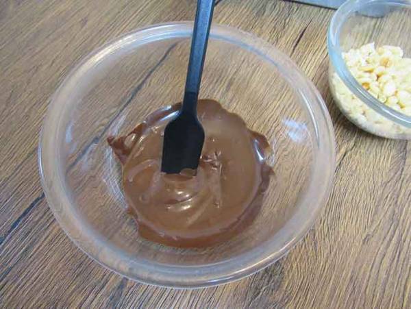 材料費１５０円！？バレンタインの手作りにぴったり チョコレートクランチの作り方とは