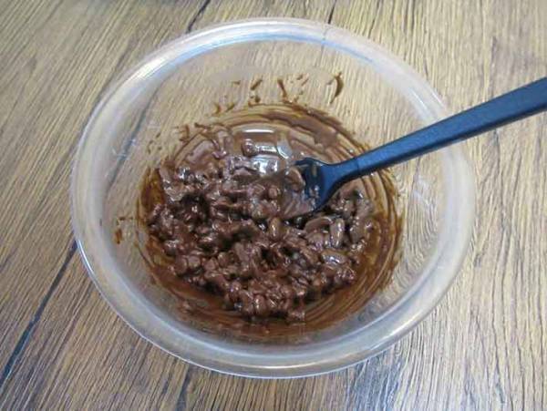 材料費１５０円！？バレンタインの手作りにぴったり チョコレートクランチの作り方とは