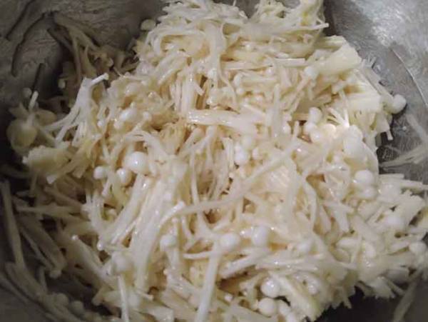 簡単でおいしい！ お酒のお供にピッタリ！ キノコだけで作れるおつまみを作ってみました！