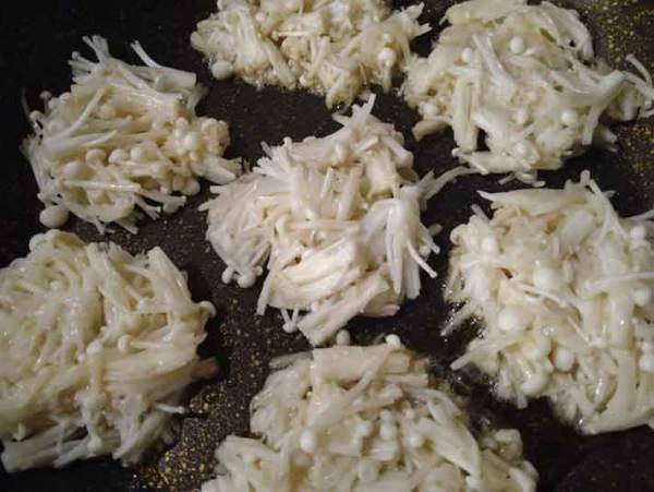 簡単でおいしい！ お酒のお供にピッタリ！ キノコだけで作れるおつまみを作ってみました！