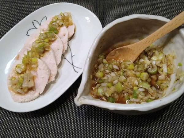 見た目よし タンパク質もタップリ摂れる 鶏むね肉のネギソースを作ってみました！