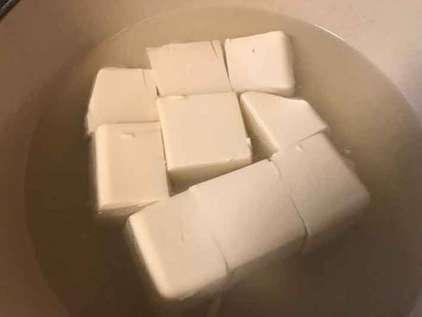 あるものを入れるだけで！トロトロの湯豆腐の作り方