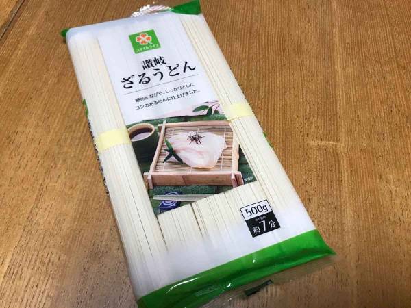 乾麺の開封方法 ライフハック！乾麺の袋をいつもと違った方向に切ると保存しやすい