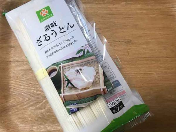 乾麺の開封方法 ライフハック！乾麺の袋をいつもと違った方向に切ると保存しやすい