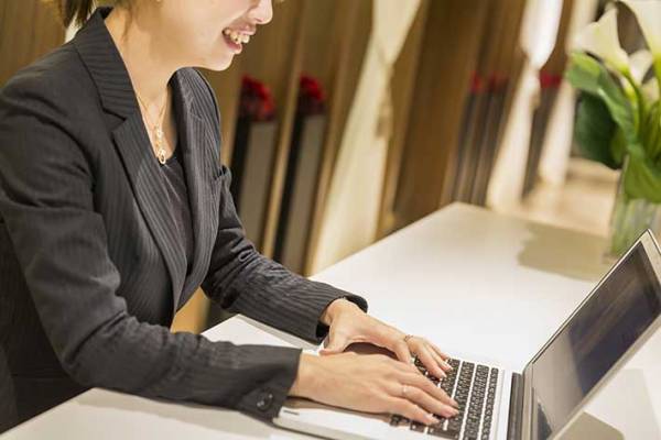 結婚式場の見学はオンラインで！　安心できるサービスに「分かりやすい」の声