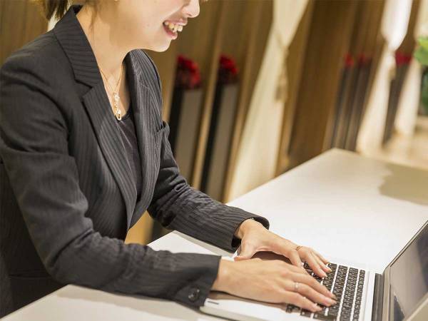 結婚式場の見学はオンラインで！　安心できるサービスに「分かりやすい」の声