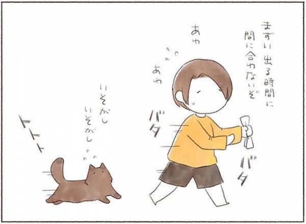 忙しそうな飼い主を見た猫が…　「なんて健気なの」「罪な猫だ」