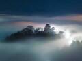 『幻の絶景』とは…　街の明かりに照らされた『天空の城』が美しい