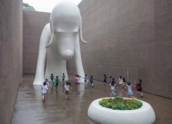 「あ゛ぁぁぁぁぁぁ〜〜〜」　大雪の日　青森県立美術館のスタッフが叫んだ理由に思わずクスッ！