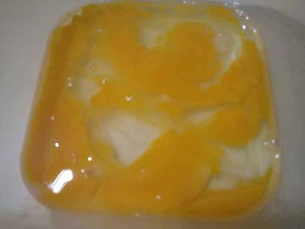 卵が入って彩りもキレイ あと一品という時にパパッと作れる『キャベツと豆苗の簡単サラダ』