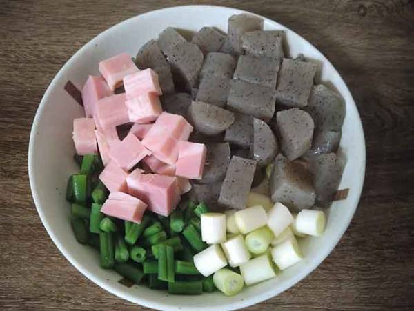 シーズニングのアレンジレシピ ヘルシーでカワイイ『こんにゃくとベーコンのコロコロ焼き』