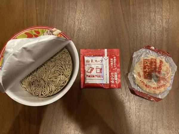 どん兵衛がまたやってくれた！長寿祈願そばの長い麺はどれだけ長いのか