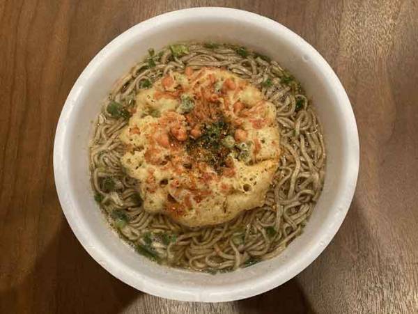 どん兵衛がまたやってくれた！長寿祈願そばの長い麺はどれだけ長いのか