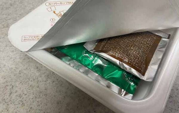 カップ焼そばに秘められた『縦読み』メッセージとは？　エースコックさんに聞いてみた