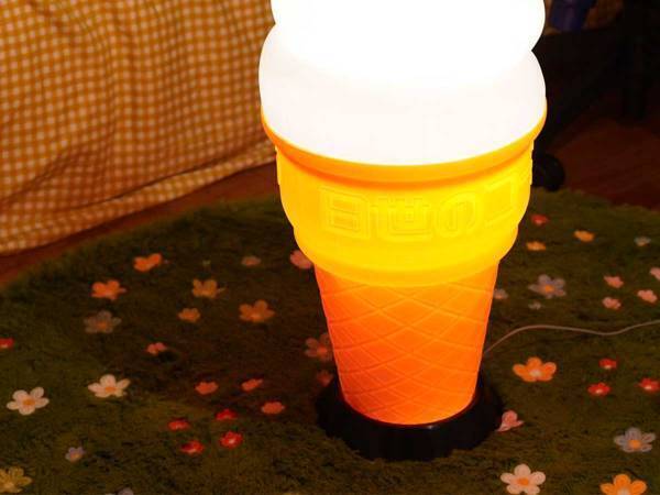 女性の部屋に『うずまき型の照明』　これ、実は？