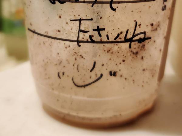 風の強い日、スターバックスに寄ると店員が…？　カップに書いたメッセージとは