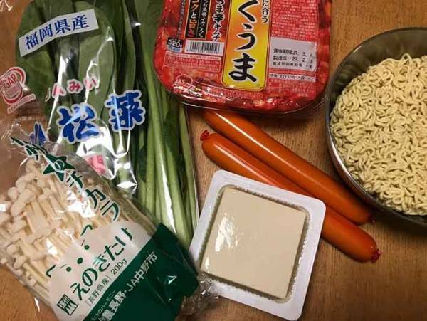 野菜たっぷりの鍋料理 ピリ辛のスープがやみつき！プデチゲの作り方