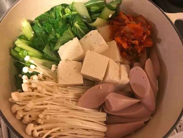 野菜たっぷりの鍋料理 ピリ辛のスープがやみつき！プデチゲの作り方