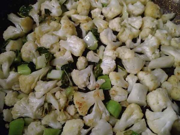 焼くと甘い お米との意外な組み合わせが新鮮『カリフラワーのまぜご飯』のレシピをご紹介！