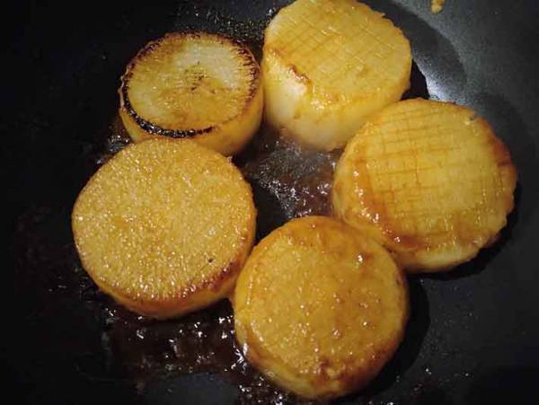 トロ～っと、とろけるチーズがたまらない 大根が主役のステーキを作ってみました！