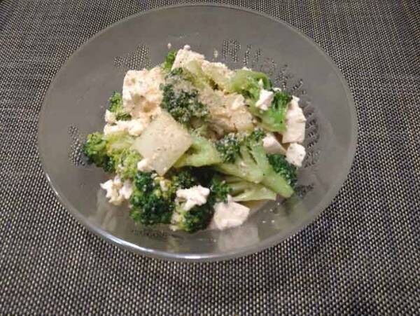 タンパク質もとれて見た目もキレイ 『くずし豆腐とブロッコリーのサラダ』のレシピをご紹介！