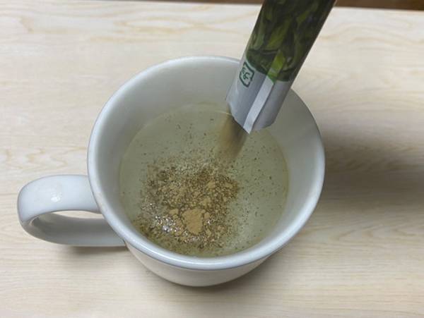 たばこの自販機の前で男子高校生たちが…　近付くと『ある勘違い』に気が付く