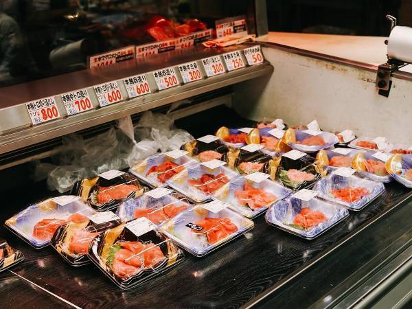 夫「刺身をパックで出すなんて、結婚した意味ない」　夫婦のエピソードに賛否両論の声