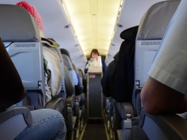 余裕のある大人になりたいけど実際は…　機内の『あるある』に共感の声
