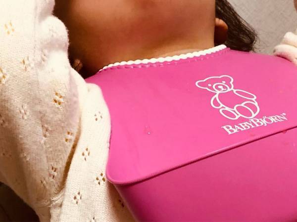 「お吸い物がおいしすぎて…」　娘を写した１枚に反響　「笑った」「すごい飲みっぷり」