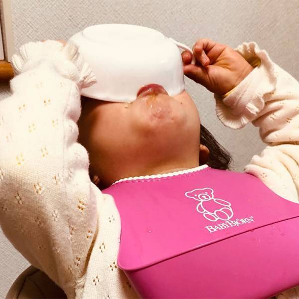 「お吸い物がおいしすぎて…」　娘を写した１枚に反響　「笑った」「すごい飲みっぷり」