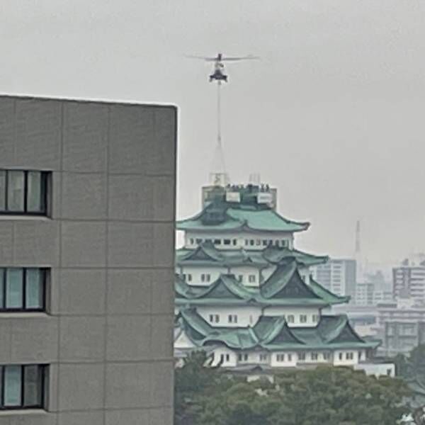 名古屋城の天守から…？　ヘリで運ばれていたものに驚き！