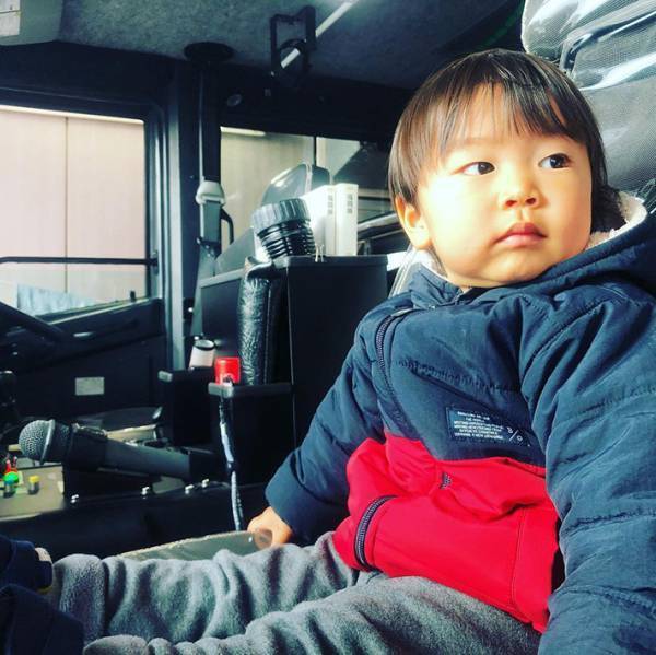 消防車を見ていた男の子　１人の消防士が気付くと…？