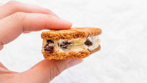 『レーズンサンド』の簡単レシピ　混ぜるだけでおいしそう！