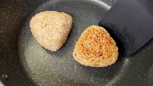 料理人がすすめる『焼きおにぎりの作り方』に反響　「間違いない」「ナイス投稿」