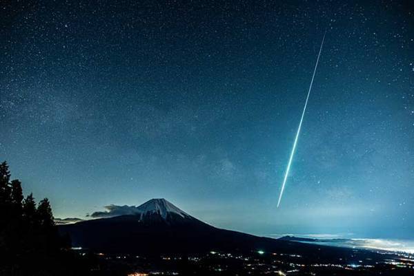 伊豆大島上空で確認された『火球』　とらえた１枚に反響