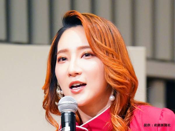 ファーストサマーウイカのツーショット写真に反響　「双子！？」「合成かと…」