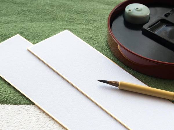 クスリ、ニンマリとする『健康な笑い』　日常用語でサラリと世相を表現する川柳の魅力