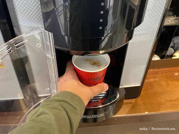 コンビニで、落ち込む高齢客　笑顔にしたのは若い男性客の『ひと言』