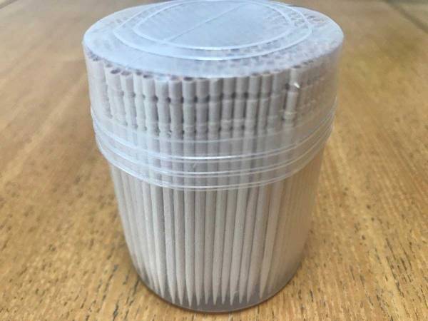 爪楊枝が倒れて「ぎゃー！」そんなあなたへ ふたにある工夫をすると問題解決