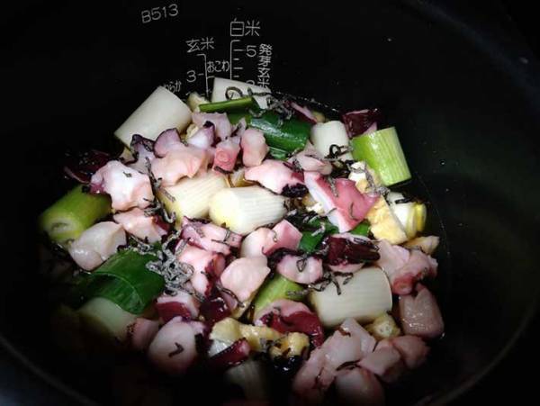 １本でも２本でも 長ネギを大量消費するならコレ！『ネギの炊き込みご飯』の作り方は…