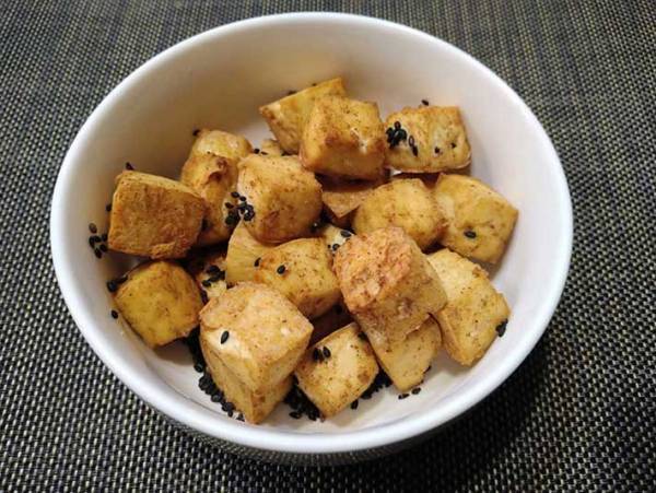 食感が面白い！ これは悪魔的？ ただ焼くだけの簡単『おつまみ豆腐』をご紹介！