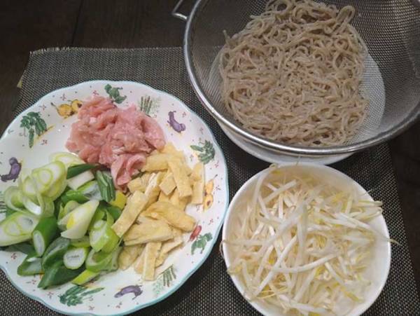 まるで焼きそばのよう！ しらたきでお腹も大満足 お弁当にもぴったりの簡単炒めをご紹介！