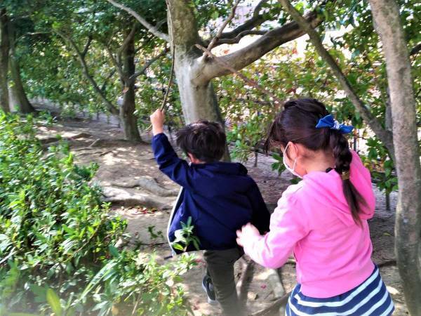 男の子って何ですぐ棒をもつの！？彼らは日々、己と戦っているんです