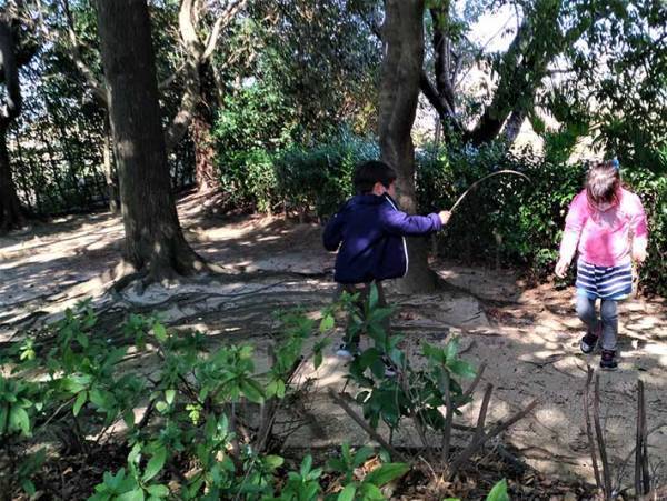 男の子って何ですぐ棒をもつの！？彼らは日々、己と戦っているんです