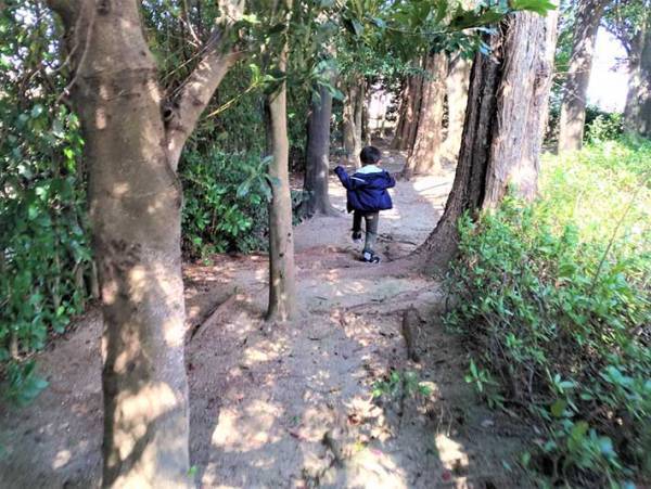 男の子って何ですぐ棒をもつの！？彼らは日々、己と戦っているんです