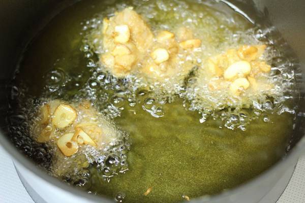 唐揚げに『あるひと手間』を加えると…　「絶対においしいやつ」「天才の発想」