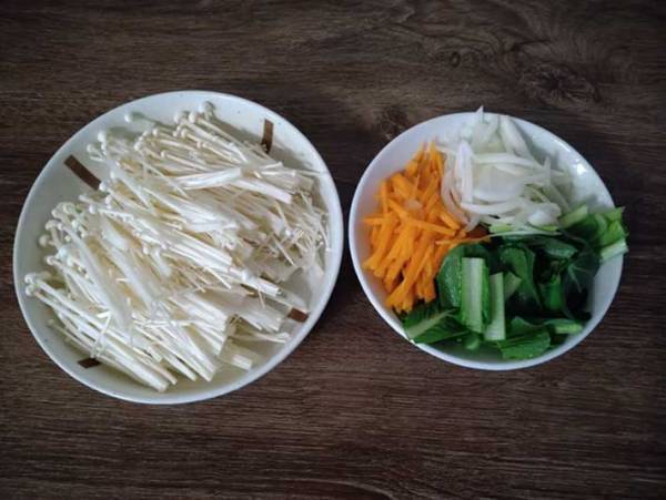 超簡単 レンジでチンするだけでヘルシー 『えのきだけのチャプチェ』を作ってみました！